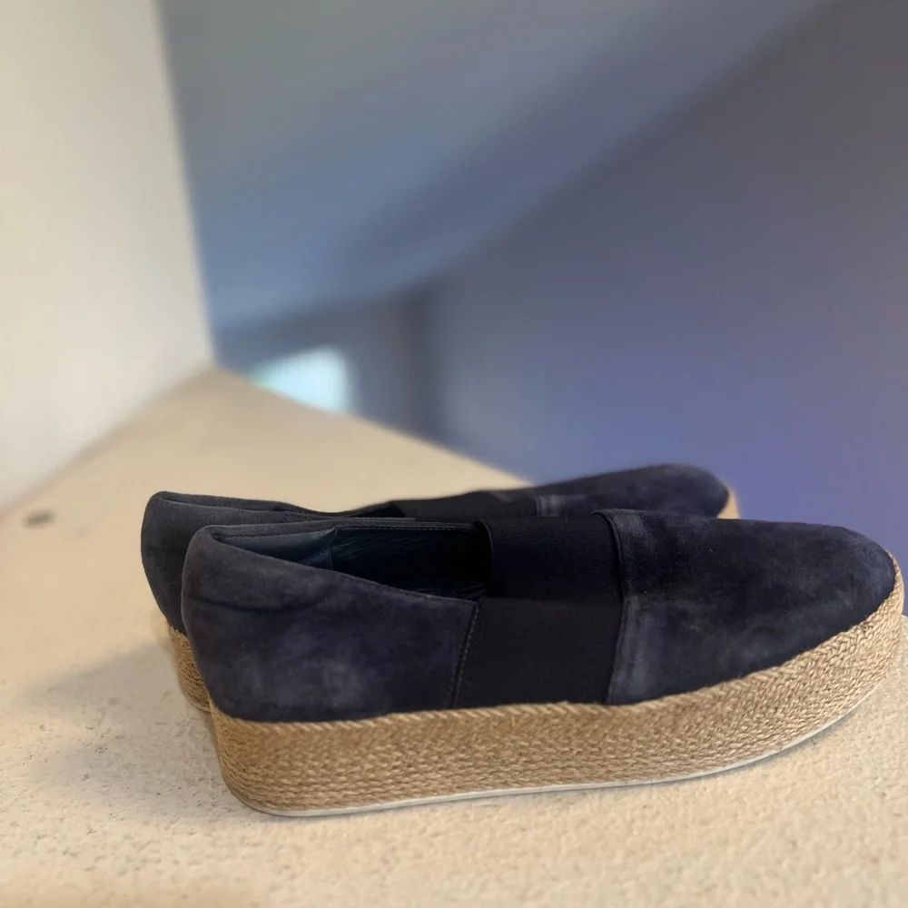 Vince Slip-On Sneaker Slip-on Round toe Navy blue suede Leather  women size 8M